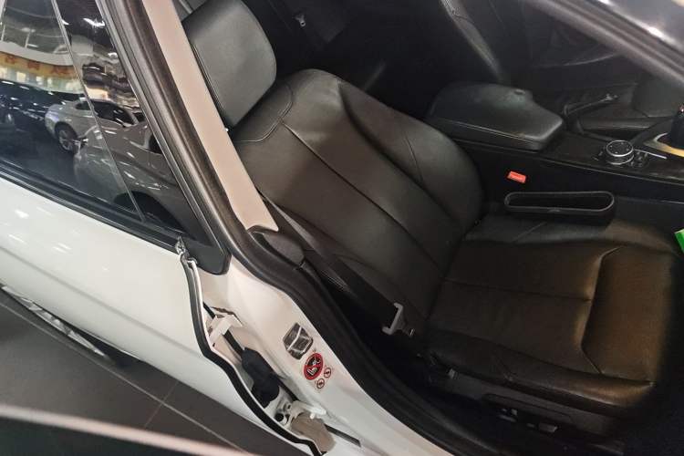Used BMW 3 Series GT 2014 328i Design Package Model Right Front Seat