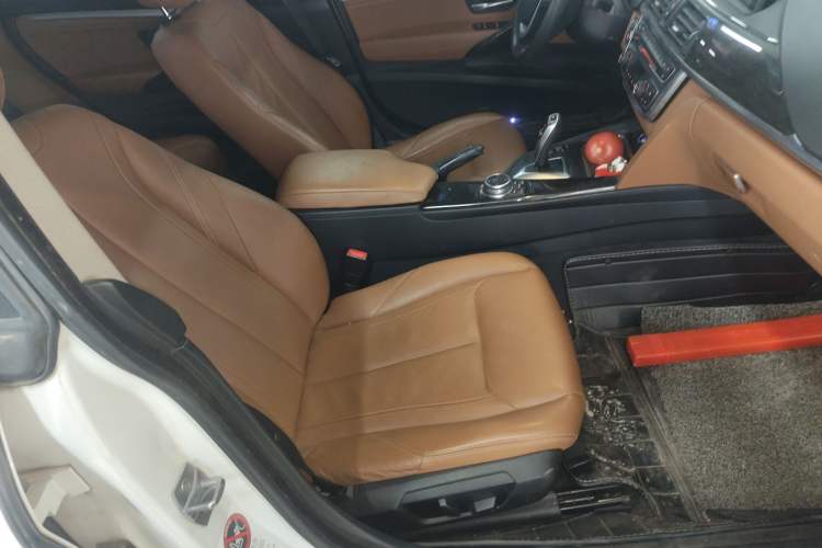 Used BMW 3 Series GT 2014 320i Design Package Model Right Front Seat