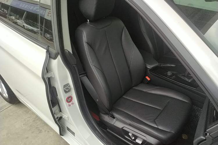 Used BMW 3 Series GT 2014 320i Leading Model Right Front Seat