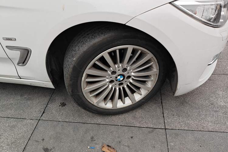 Used BMW 3 Series GT 2014 320i Design Package Model Right Front Wheel Hub