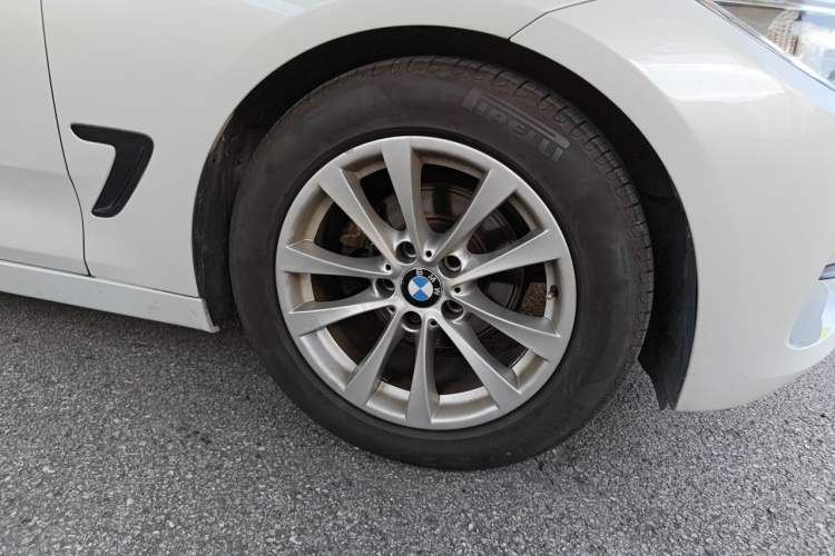 Used BMW 3 Series GT  Right Front Wheel Hub