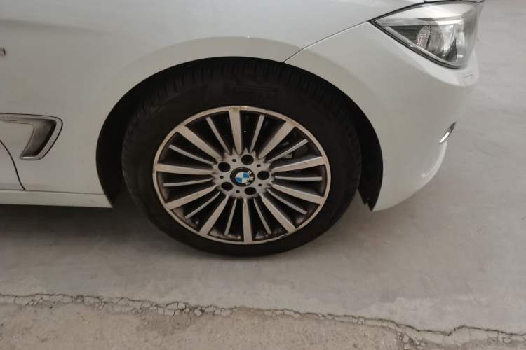 Used BMW 3 Series GT 2014 320i Design Package Model Right Front Wheel Hub