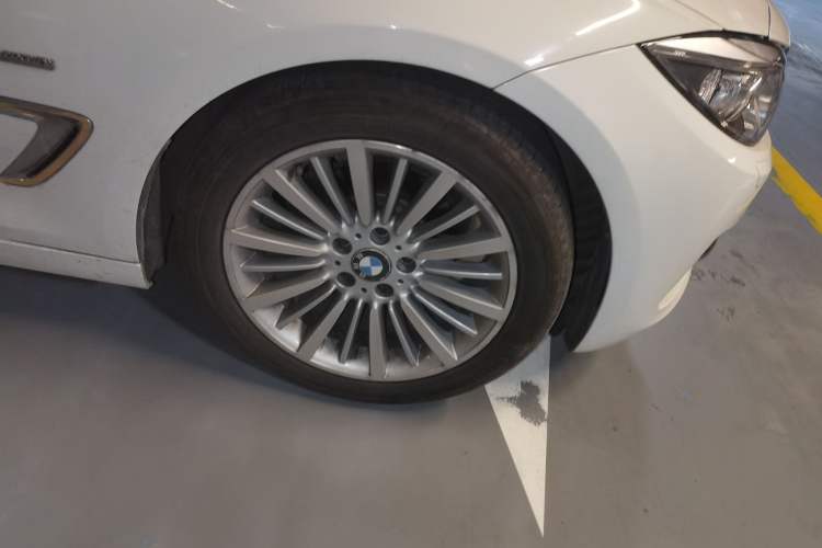 Used BMW 3 Series GT 2014 320i Design Package Model Right Front Wheel Hub