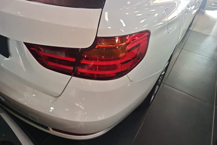 Used BMW 3 Series GT 2014 328i Design Package Model Right Rear Taillight