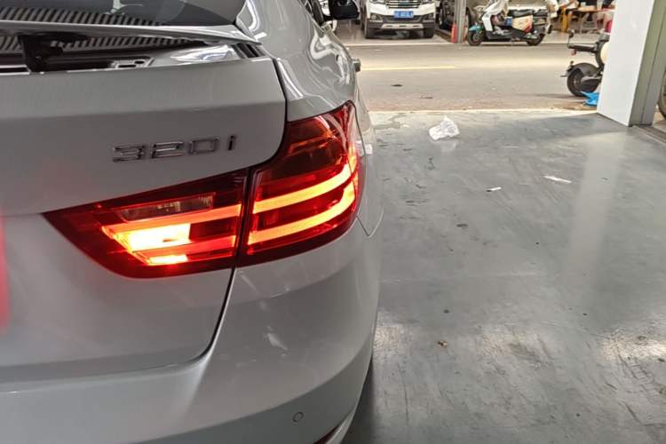 Used BMW 3 Series GT 2014 320i Design Package Model Right Rear Taillight