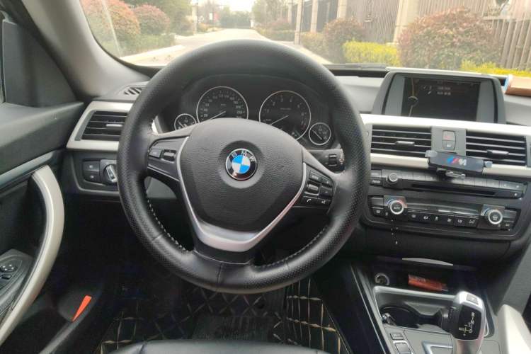 Used BMW 3 Series GT 2014 320i Leading Model Steering Wheel