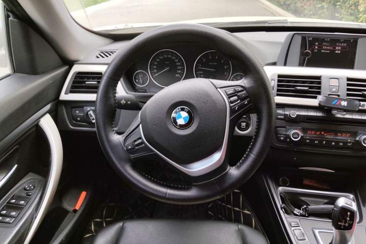 Used BMW 3 Series GT 2014 320i Leading Model Steering Wheel