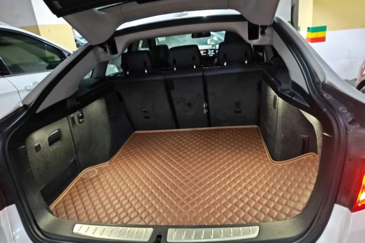 Used BMW 3 Series GT 2014 320i Leading Model Trunk