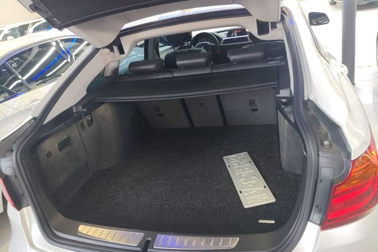 Used BMW 3 Series GT 2014 320i Leading Model Trunk
