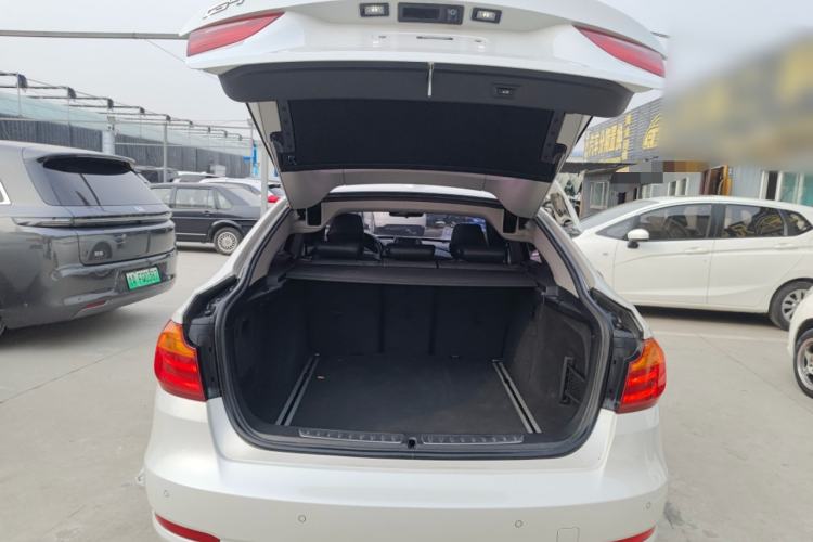 Used BMW 3 Series GT 2014 320i Leading Model Trunk