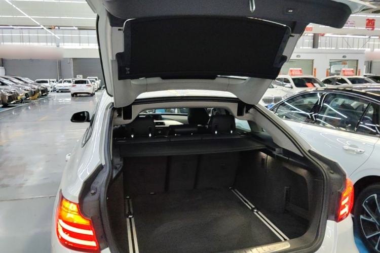 Used BMW 3 Series GT 2014 320i Leading Model Trunk