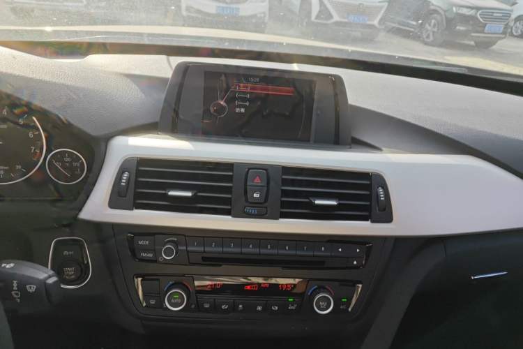Used BMW 3 Series GT 2014 320i Leading Model Audio And AC Panel