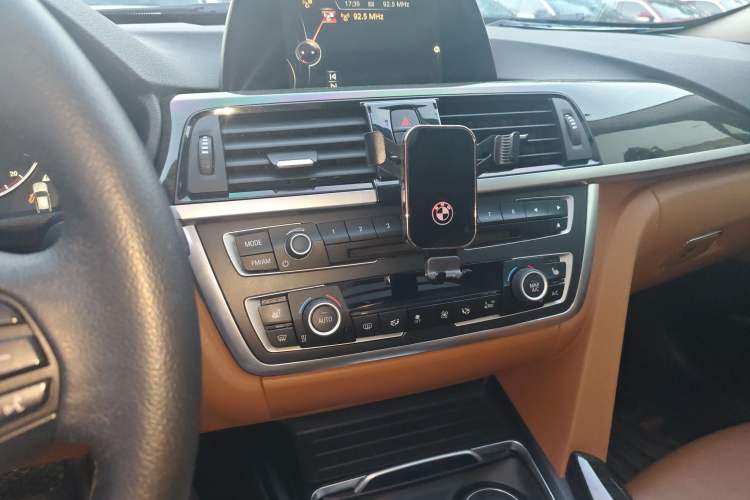 Used BMW 3 Series GT 2014 320i Design Package Model Audio And AC Panel