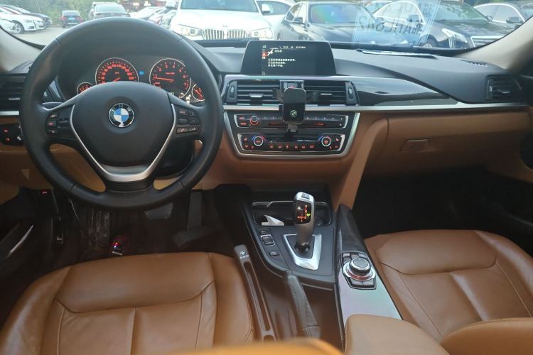 Used BMW 3 Series GT 2014 320i Design Package Model Center Console
