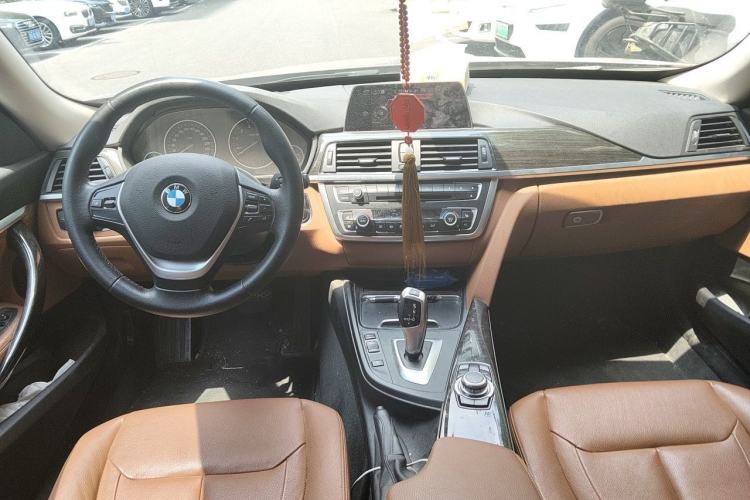 Used BMW 3 Series GT 2014 320i Design Package Model Center Console