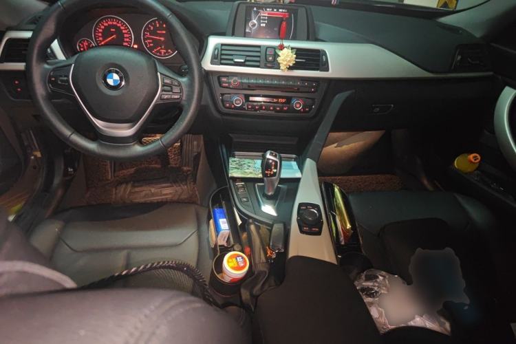 Used BMW 3 Series GT 2014 320i Leading Model Center Console
