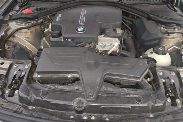 Used BMW 3 Series GT 2014 320i Design Package Model Engine Bay