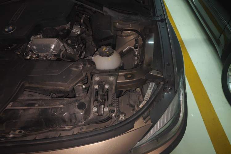 Used BMW 3 Series GT 2014 320i Leading Model Engine Bay Left