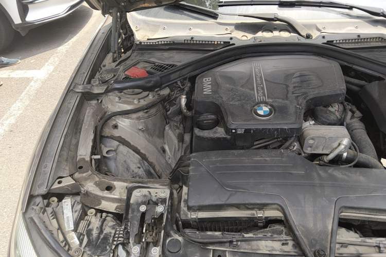 Used BMW 3 Series GT 2014 320i Design Package Model Engine Bay Right