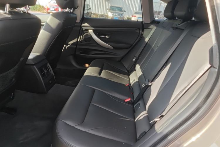 Used BMW 3 Series GT 2014 320i Leading Model Interior 4