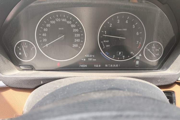 Used BMW 3 Series GT 2014 320i Design Package Model Odometer Close Up