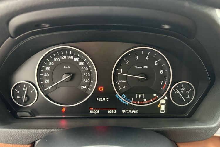 Used BMW 3 Series GT 2014 320i Design Package Model Odometer Close Up