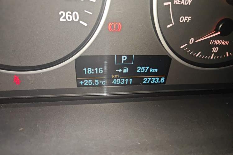 Used BMW 3 Series GT 2014 320i Leading Model Odometer Close Up