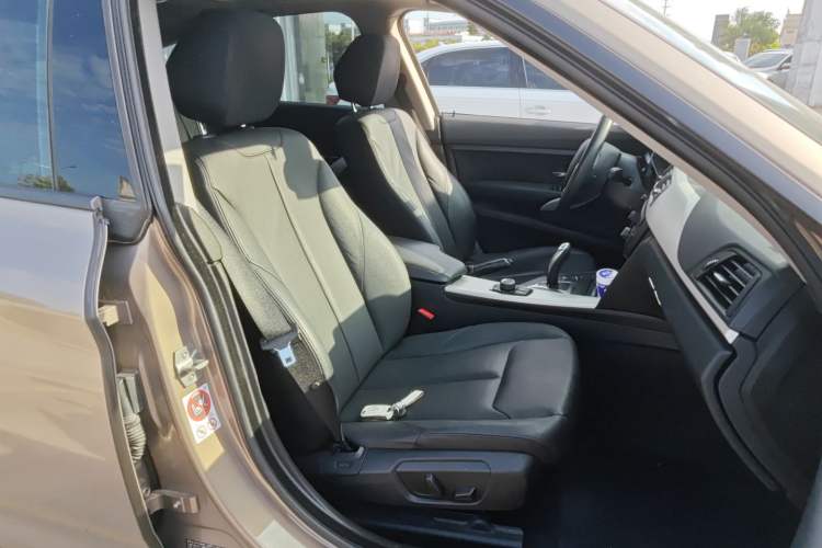 Used BMW 3 Series GT 2014 320i Leading Model Right Front Seat