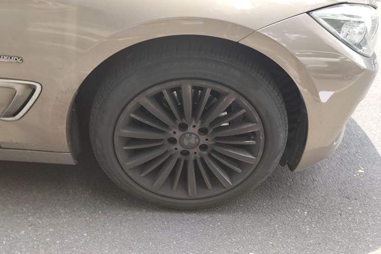 Used BMW 3 Series GT 2014 320i Design Package Model Right Front Wheel Hub