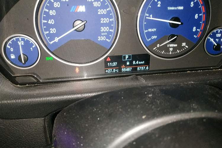 Used BMW 3 Series GT 2016 320i Fashion Model Odometer Close Up