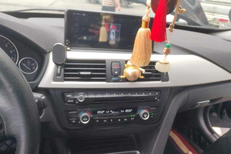 Used BMW 3 Series GT 2016 320i Fashion Model Audio And AC Panel