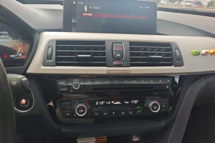 Used BMW 3 Series GT 2016 320i Fashion Model Audio And AC Panel