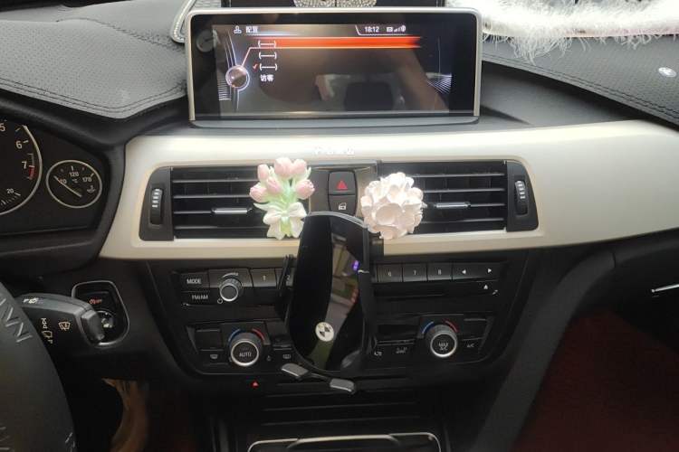 Used BMW 3 Series GT 2016 320i Fashion Model Audio And AC Panel