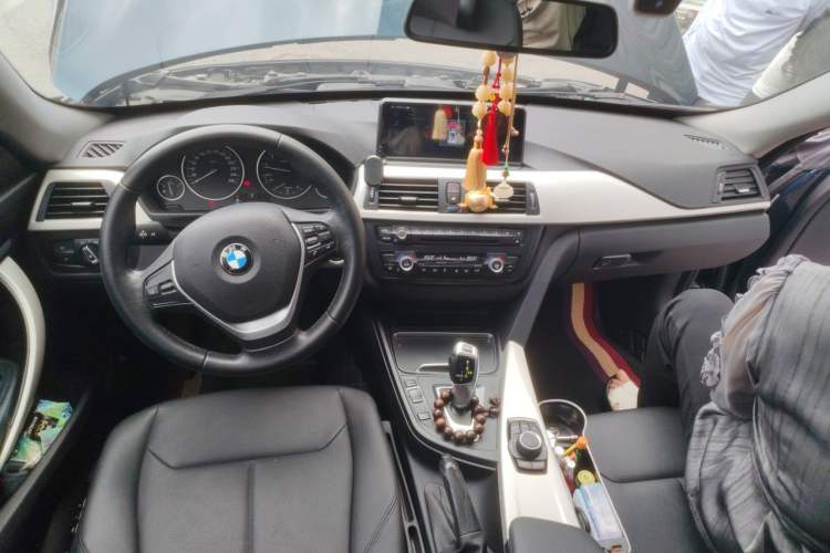 Used BMW 3 Series GT 2016 320i Fashion Model Center Console