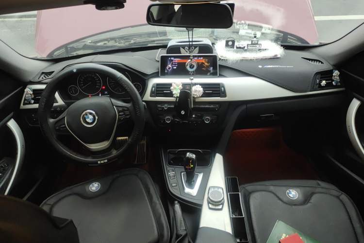 Used BMW 3 Series GT 2016 320i Fashion Model Center Console