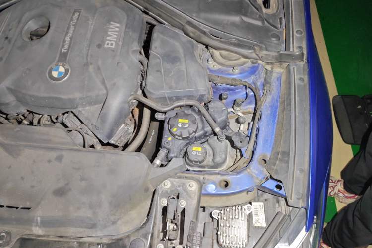 Used BMW 3 Series GT 2016 320i Design Package Edition Engine Bay Left