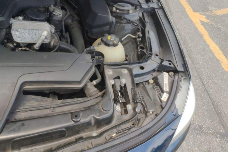 Used BMW 3 Series GT 2016 320i Fashion Model Engine Bay Left