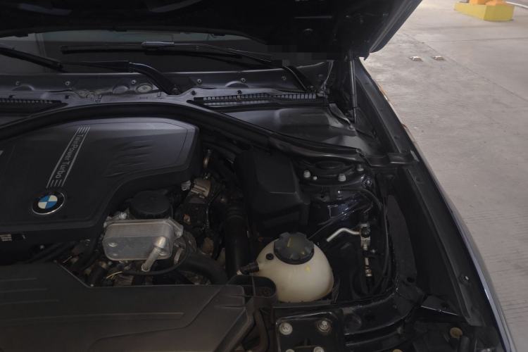 Used BMW 3 Series GT 2016 320i Fashion Model Engine Bay Left