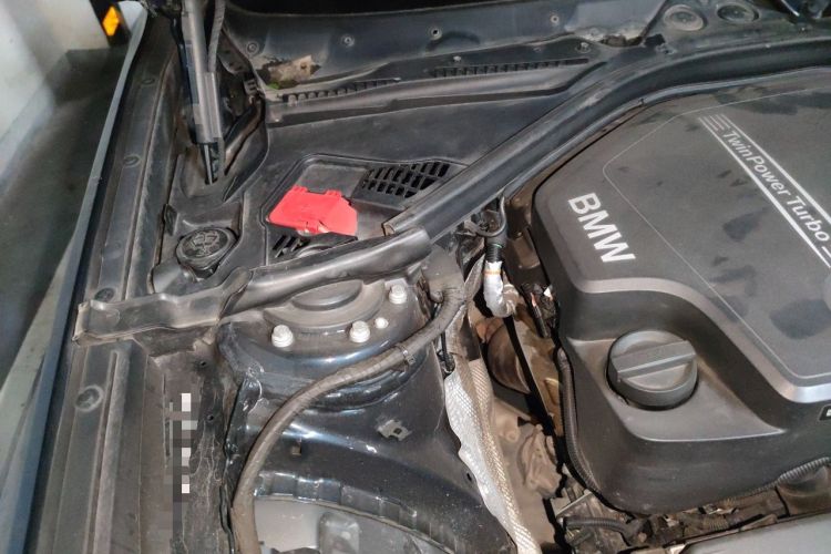 Used BMW 3 Series GT 2016 320i Fashion Model Engine Bay Right