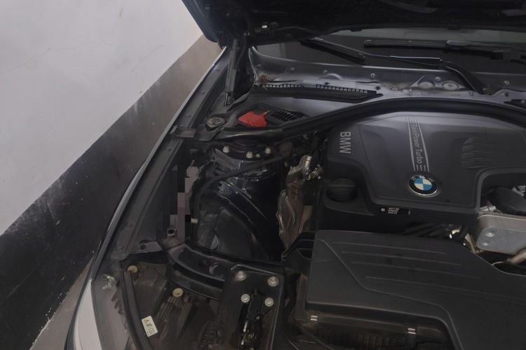 Used BMW 3 Series GT 2016 320i Fashion Model Engine Bay Right