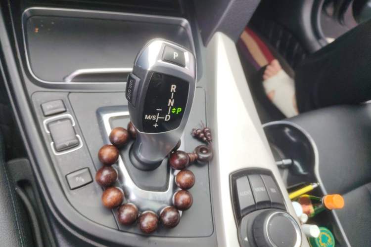 Used BMW 3 Series GT 2016 320i Fashion Model Gear Lever