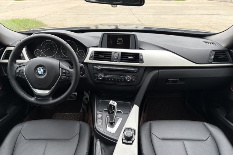 Used BMW 3 Series GT 2016 320i Fashion Model Interior 1