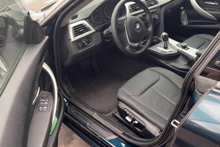 Used BMW 3 Series GT 2016 320i Fashion Model Interior 2