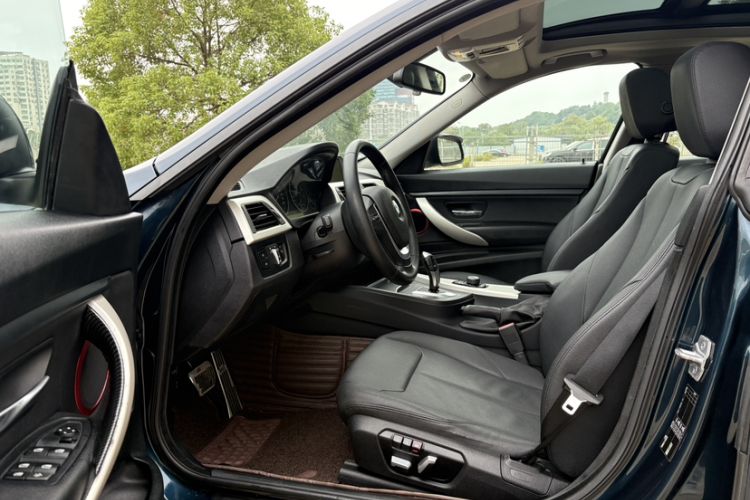Used BMW 3 Series GT 2016 320i Fashion Model Interior 4