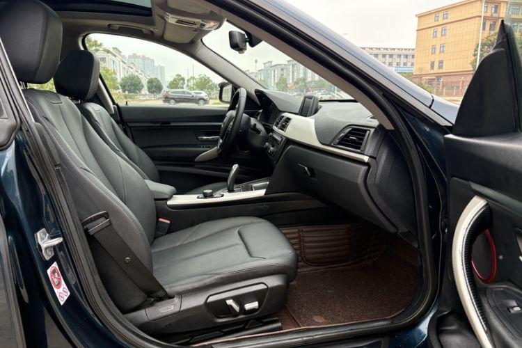 Used BMW 3 Series GT 2016 320i Fashion Model Interior 8