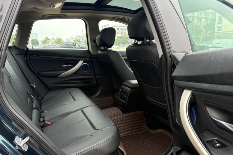 Used BMW 3 Series GT 2016 320i Fashion Model Interior 9