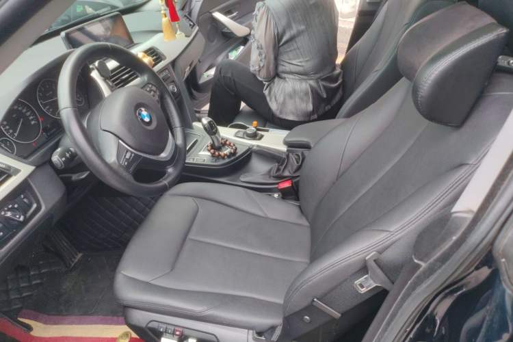 Used BMW 3 Series GT 2016 320i Fashion Model Left Front Seat