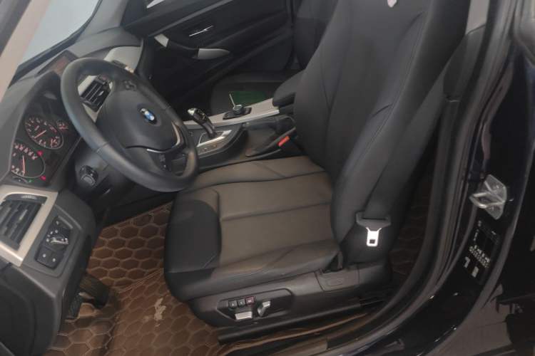 Used BMW 3 Series GT 2016 320i Fashion Model Left Front Seat