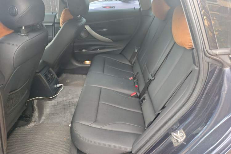 Used BMW 3 Series GT 2016 320i Fashion Model Left Rear Seat