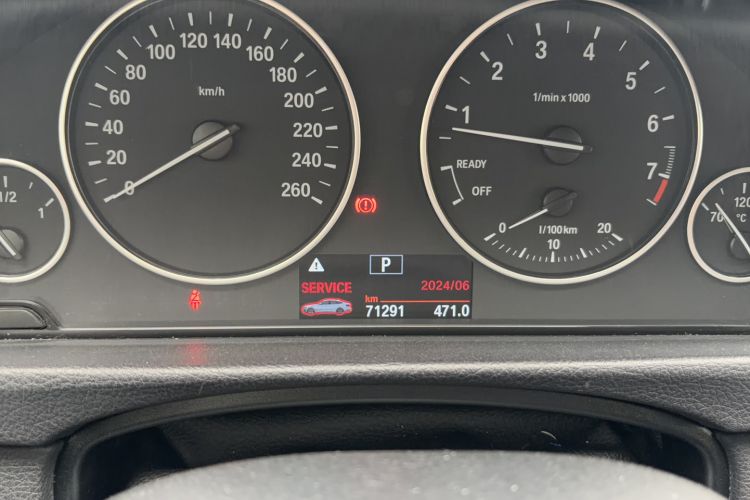 Used BMW 3 Series GT 2016 320i Fashion Model Odometer Close Up